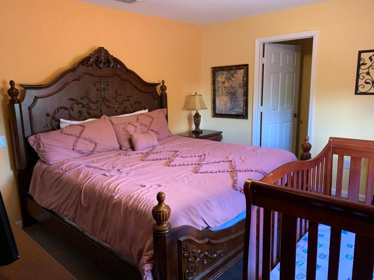 Holiday home Windsor Hill W Pool, 5 Min From