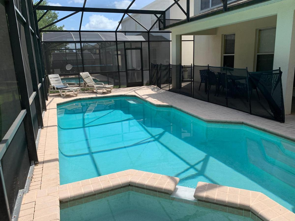 Windsor Hill W Pool, 5 Min From Holiday home *