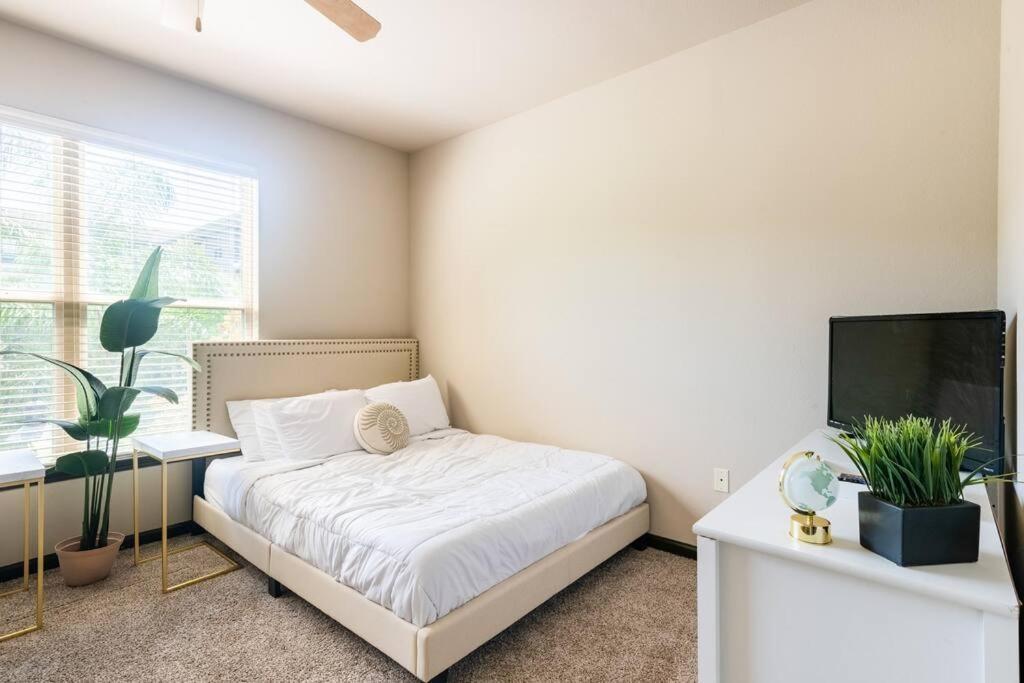 Lux Vacation In Style Fully Furnished Unit With Car Apartment