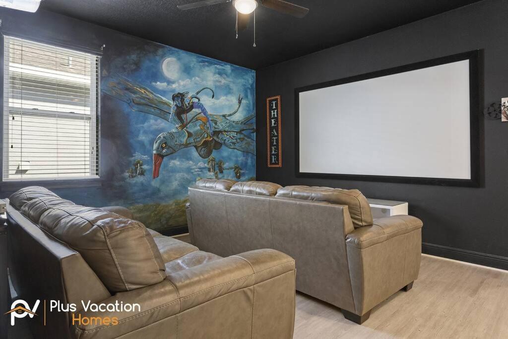 551-luxury 8 Bedrooms Pool& Spa-movie