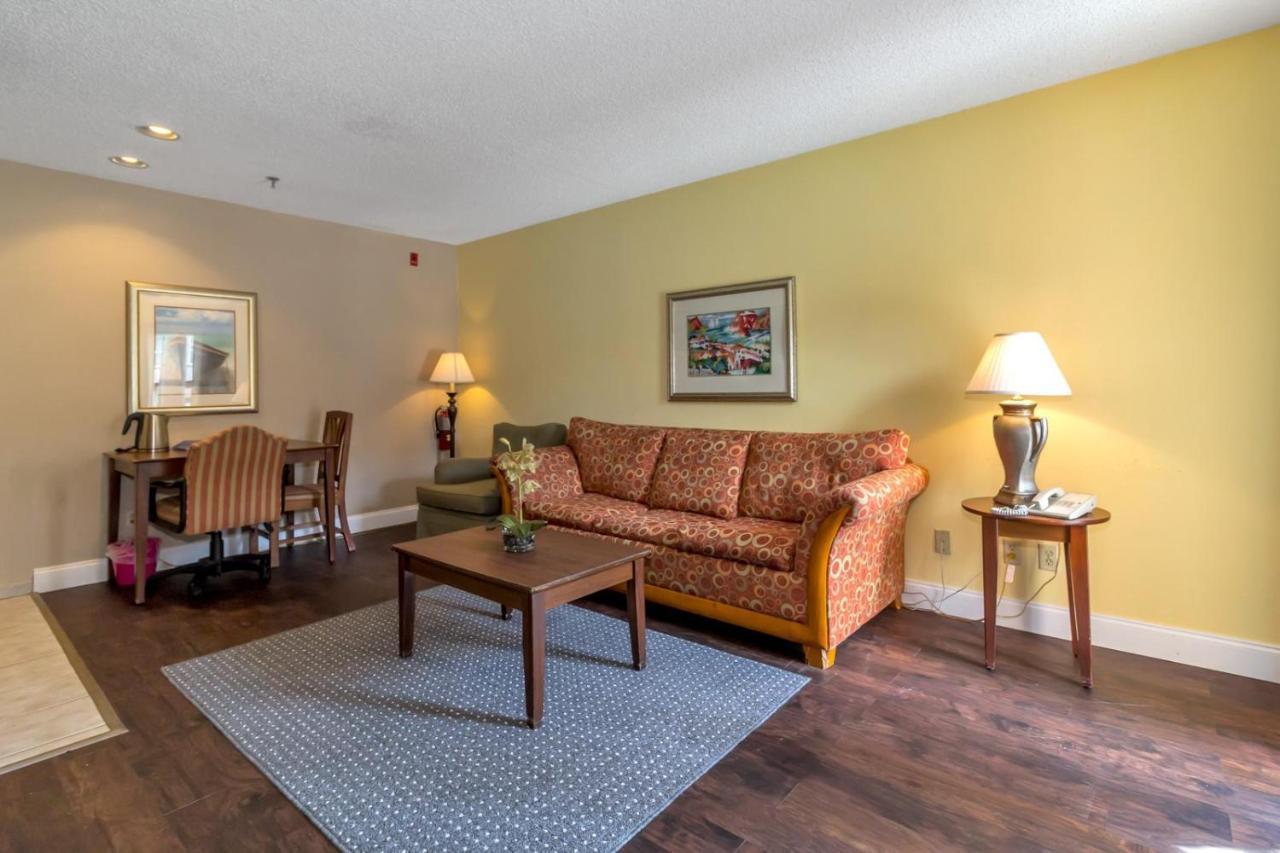 Studio With Double Bed And Community Pool Miles From Disney! Apartment