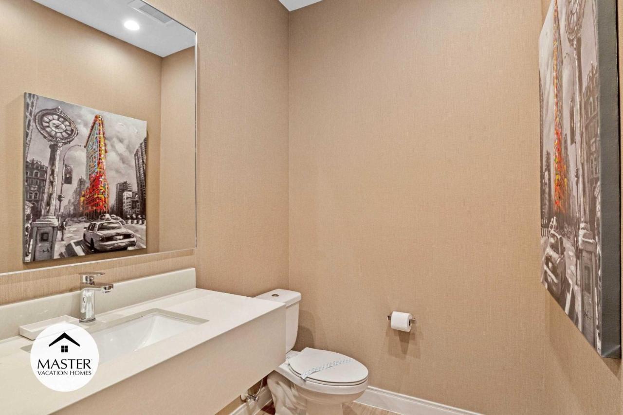 4 Bedrooms- 4,5 Bathrooms- Magic Village 7466 Bd