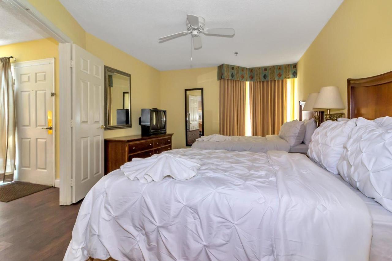 Apartment Studio With Double Bed And Community Pool Miles From Disney!