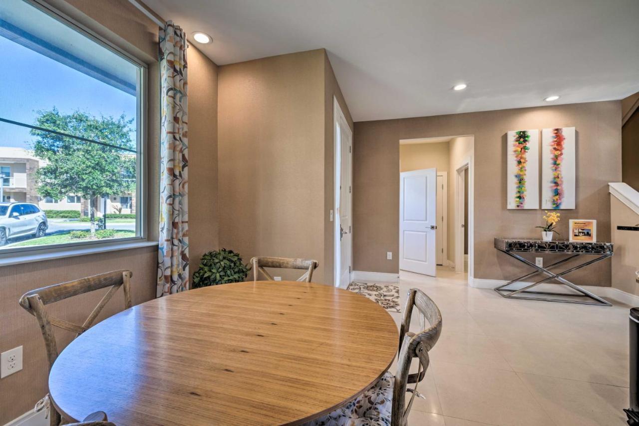 Upscale Townhome Close To Walt World! *