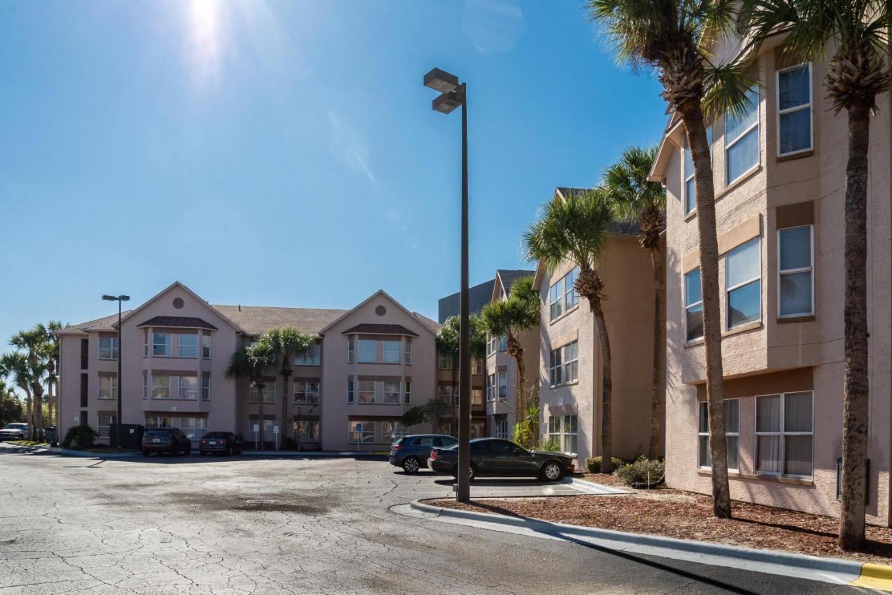 Apartment Double Bed Studio With Community Pool, Near All Famous Attractions!! Orlando