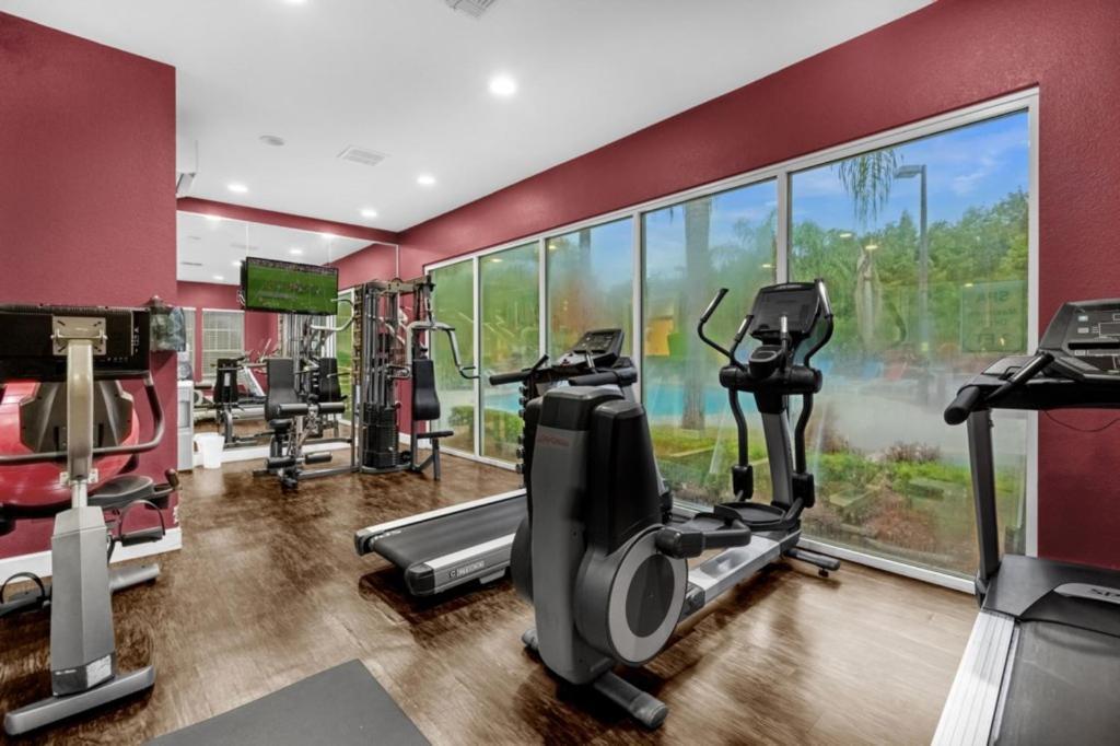 4 Bedrooms - 3 Bathrooms - Lucaya Village 21-101 *