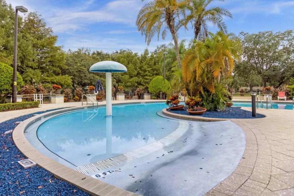 4 Bedrooms - 3 Bathrooms - Lucaya Village 21-101 Holiday home *