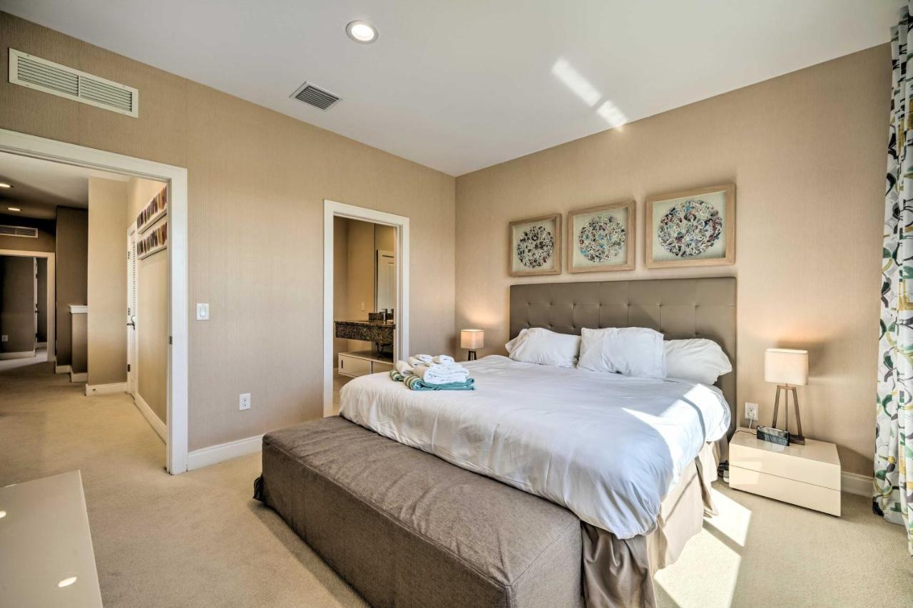 Upscale Townhome Close To Walt World!