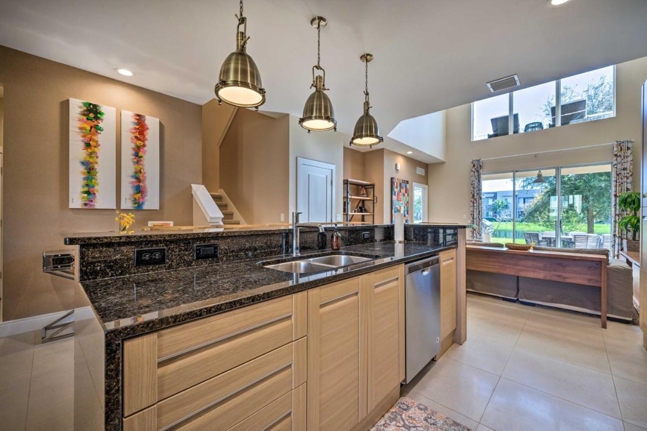 Upscale Townhome Close To Walt World! Holiday home