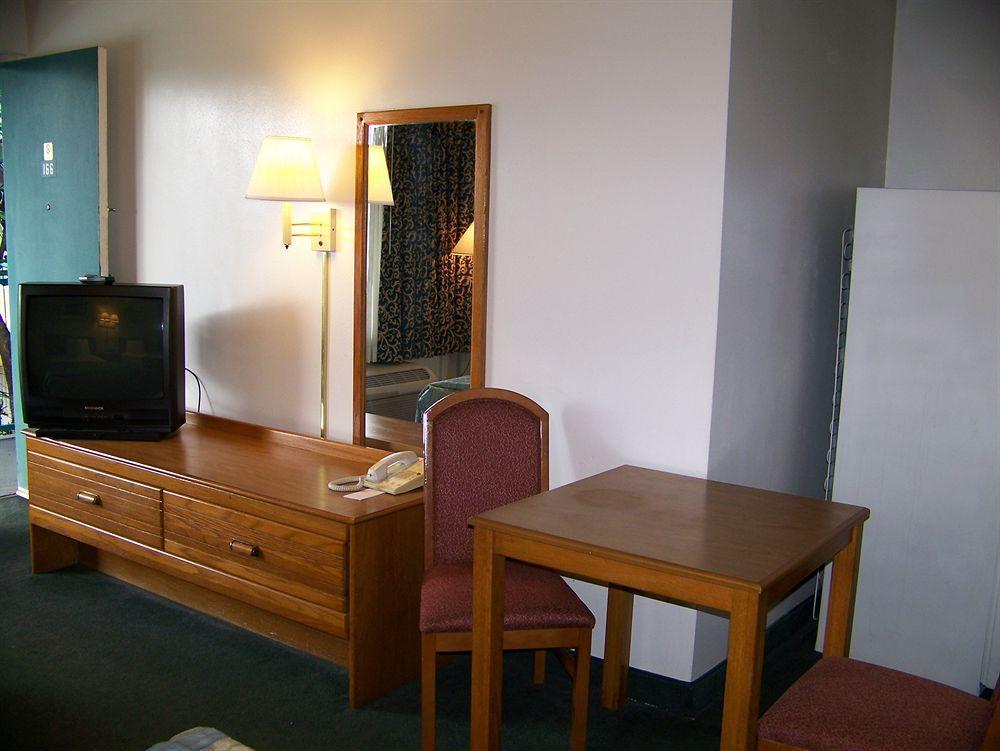 Budget And Suites West Hotel 2*