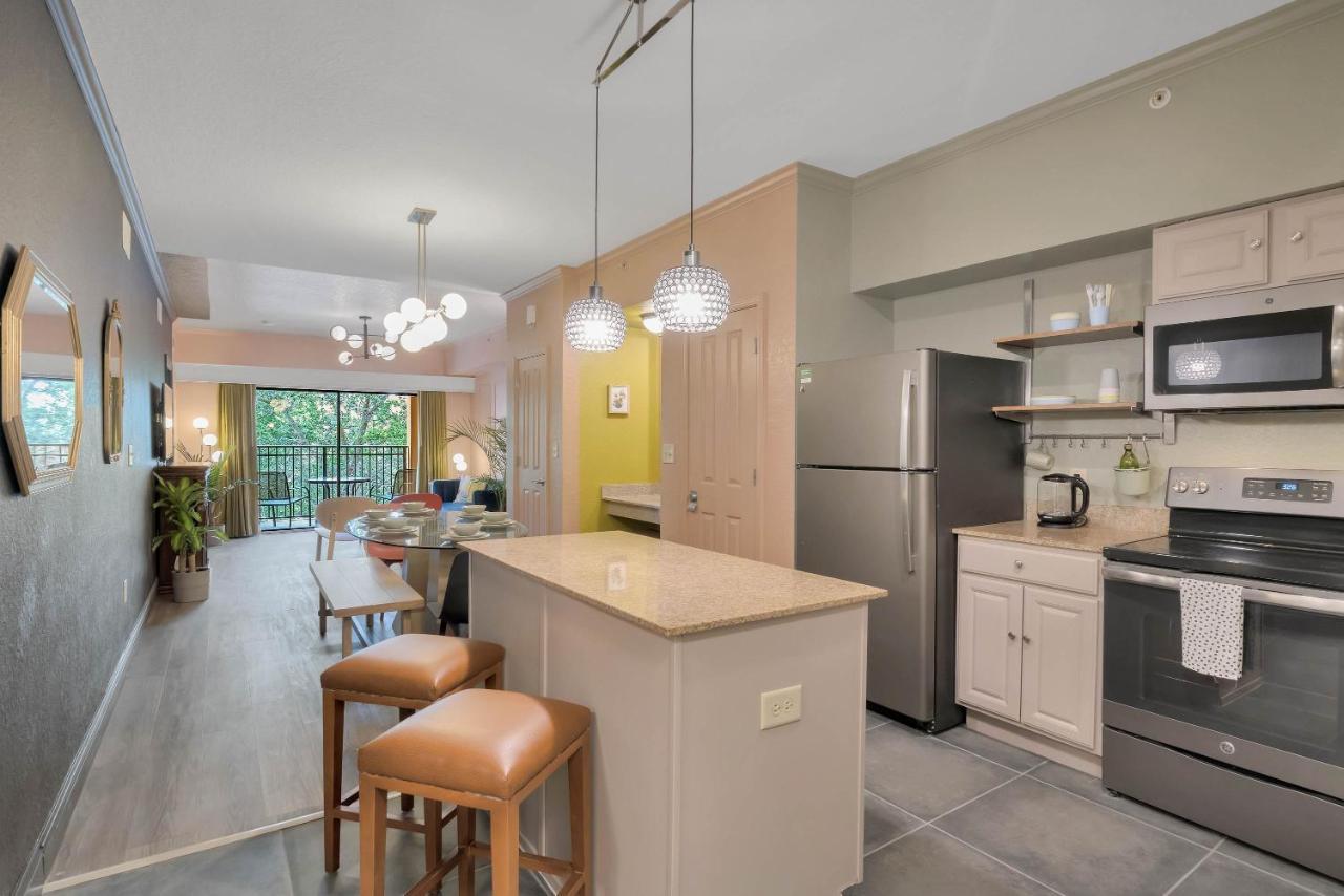 Designer 3br/2ba Corner - & Universal Apartment *