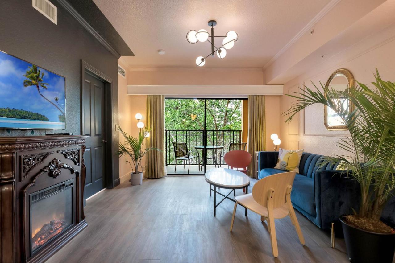 Apartment Designer 3br/2ba Corner - & Universal