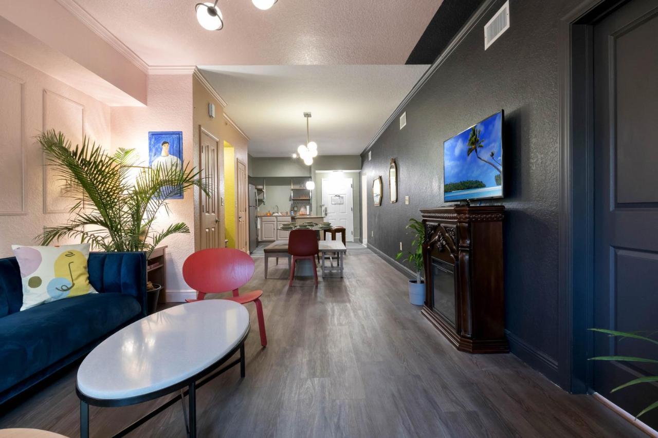 Apartment Designer 3br/2ba Corner - & Universal