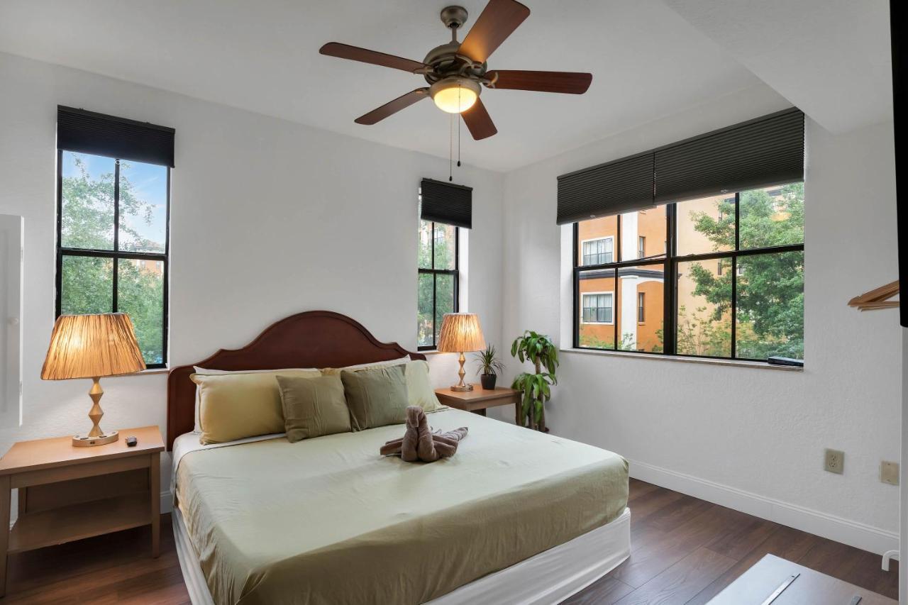 Apartment Designer 3br/2ba Corner - & Universal