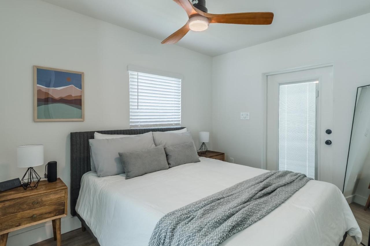 Luxury Tiny 2 Miles From Downtown Guest house
