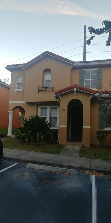 Kissimmee Townhome 3 Miles To Disney! Holiday home Orlando