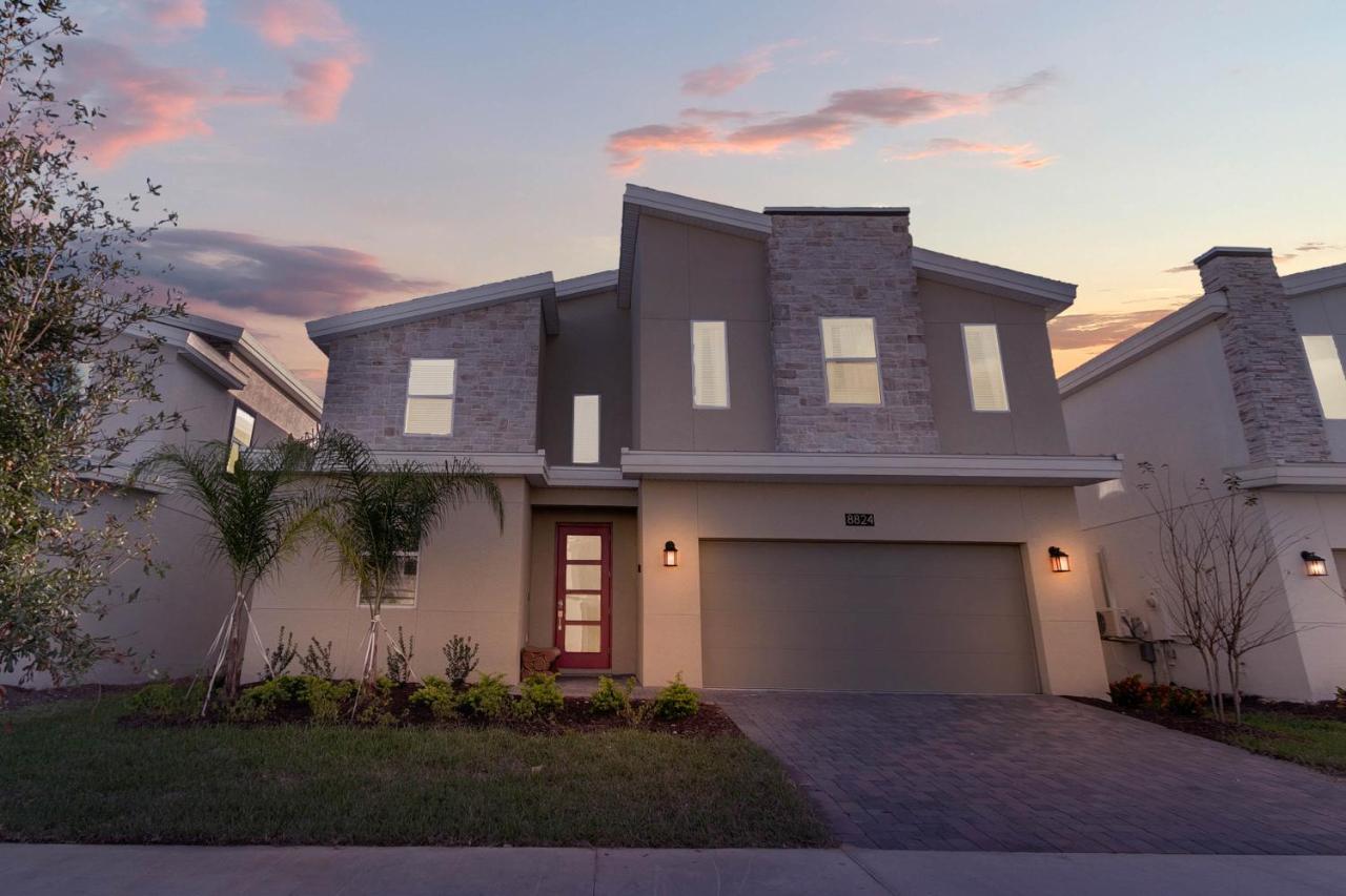 9 Bedrooms - 5 Bathrooms - Champions Gate 8824 Cb *