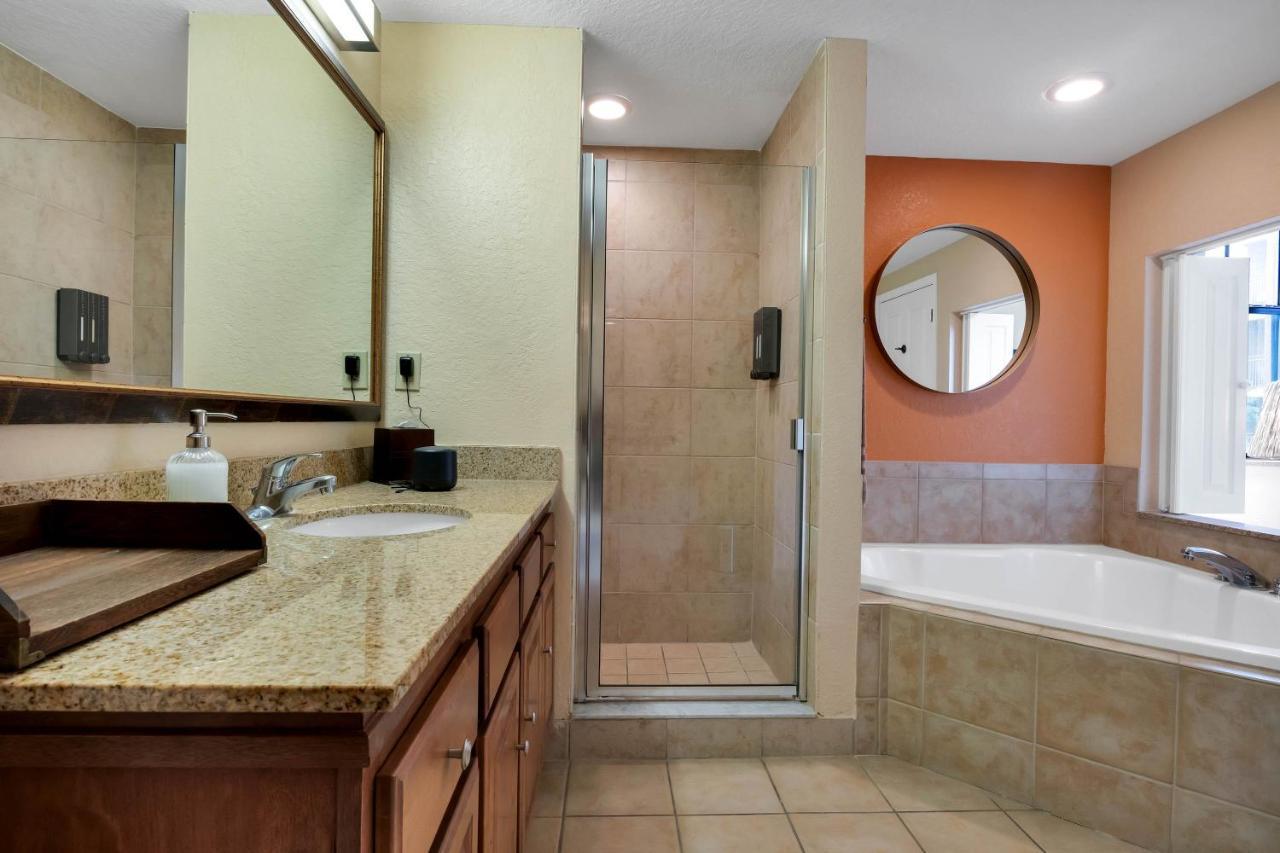 Designer 3br/2ba Corner - & Universal *