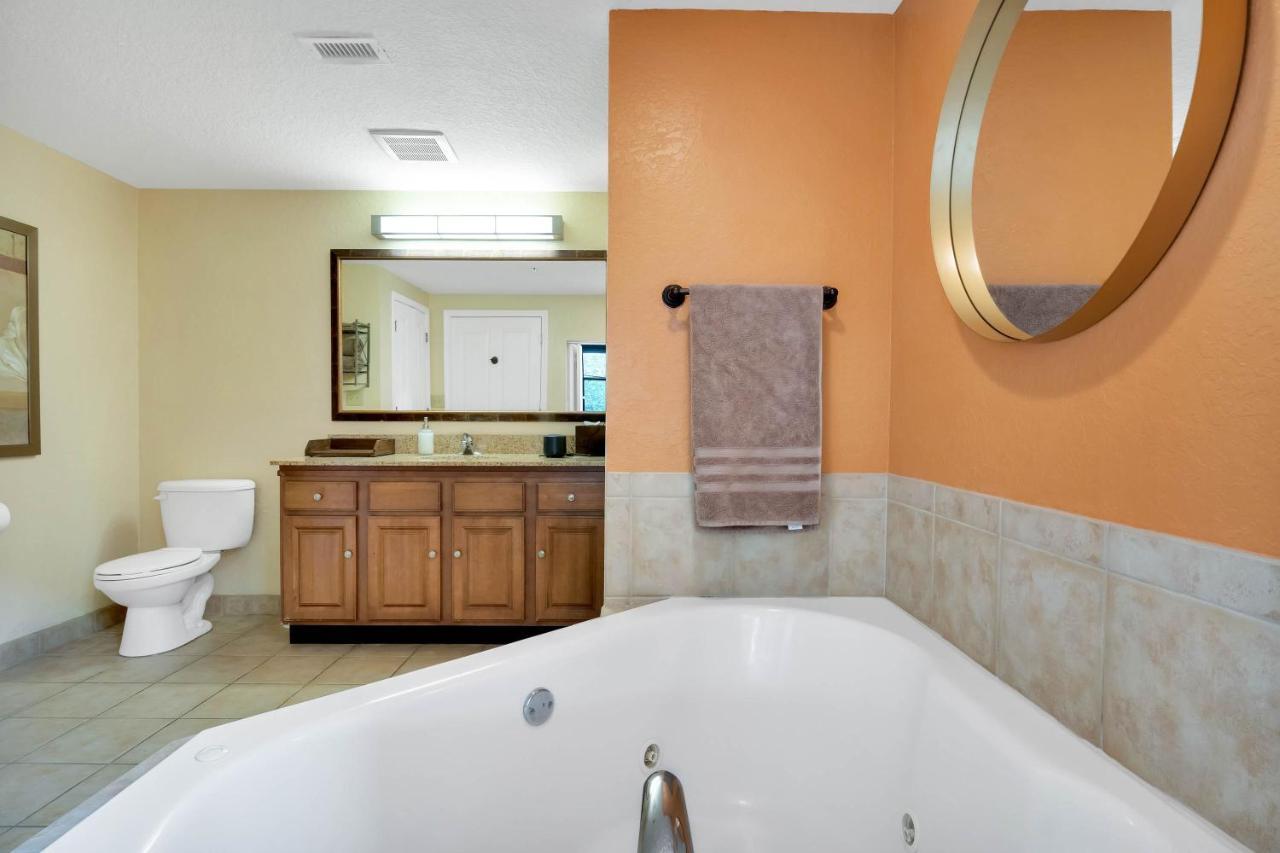 Designer 3br/2ba Corner - & Universal *