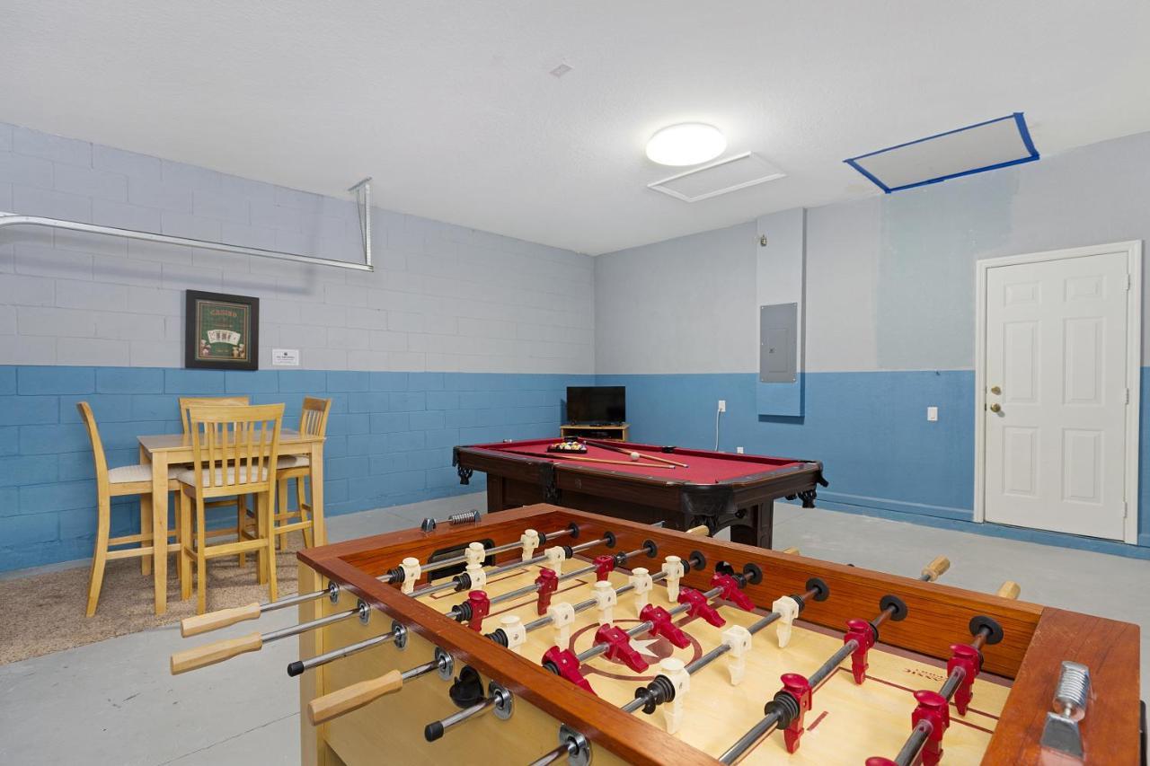 Windsor Dream - 6 Bedroom Pool Holiday home *