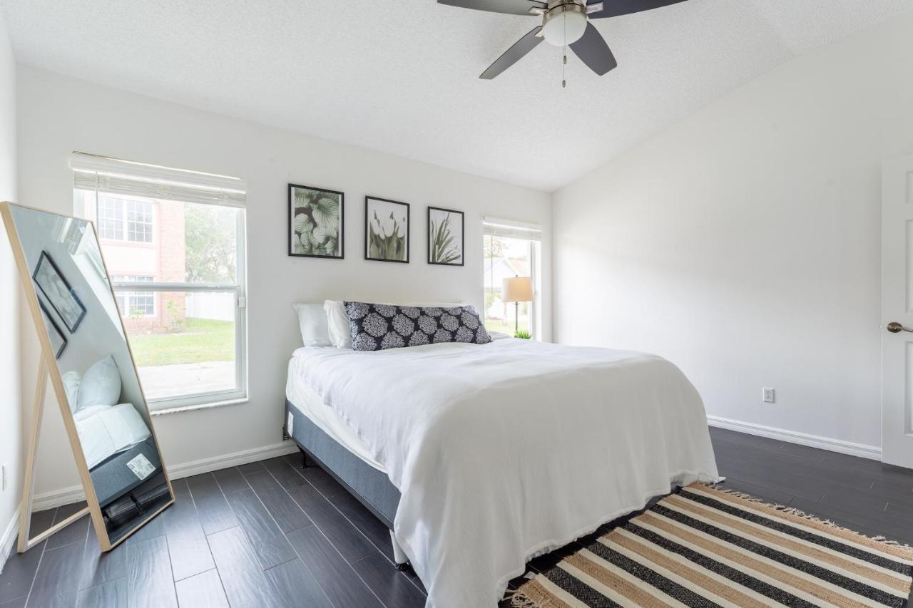 Holiday home East Getaway - 3br/2bth - *pool *parking