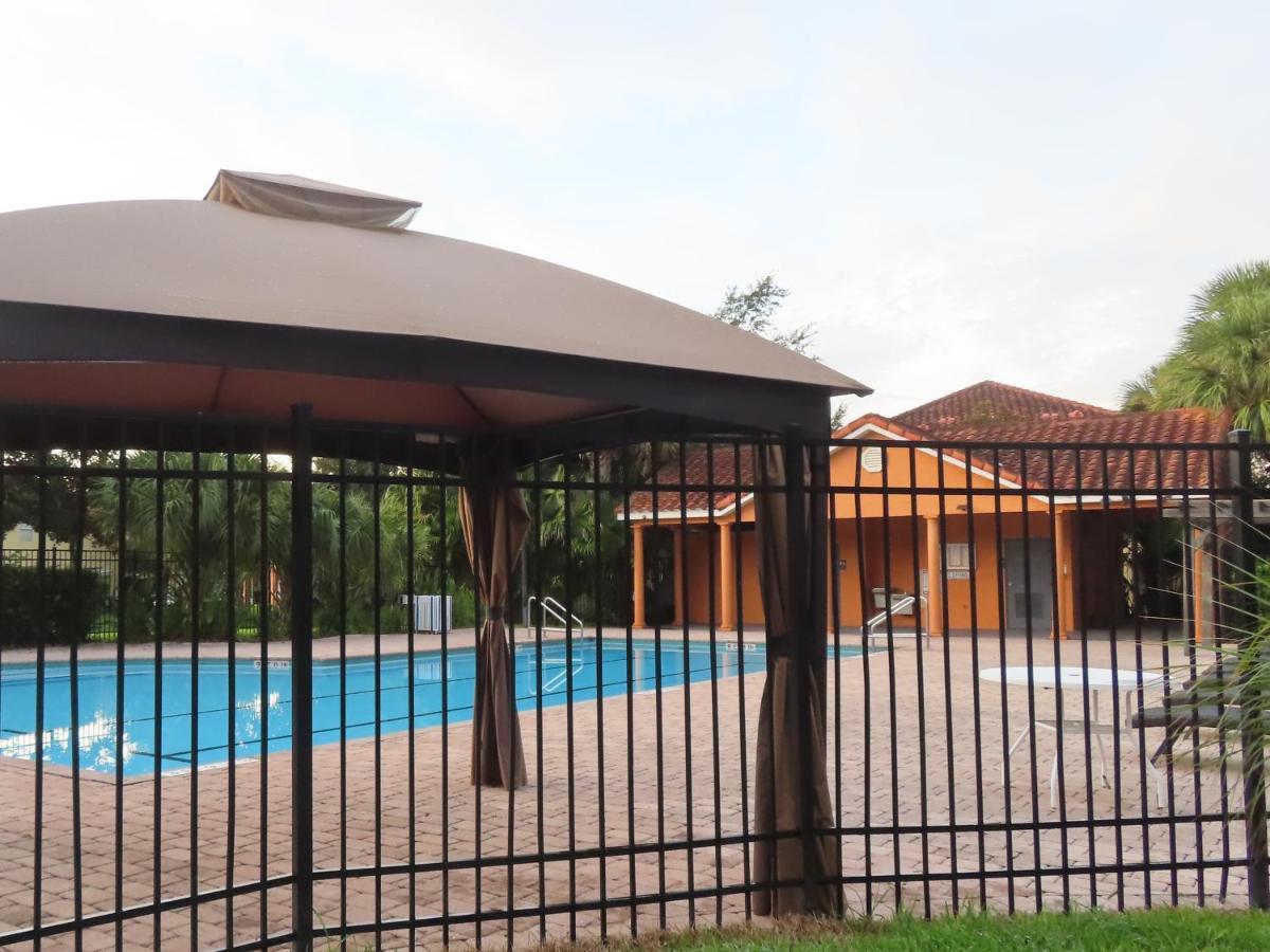 Kissimmee Townhome 3 Miles To Disney! Holiday home