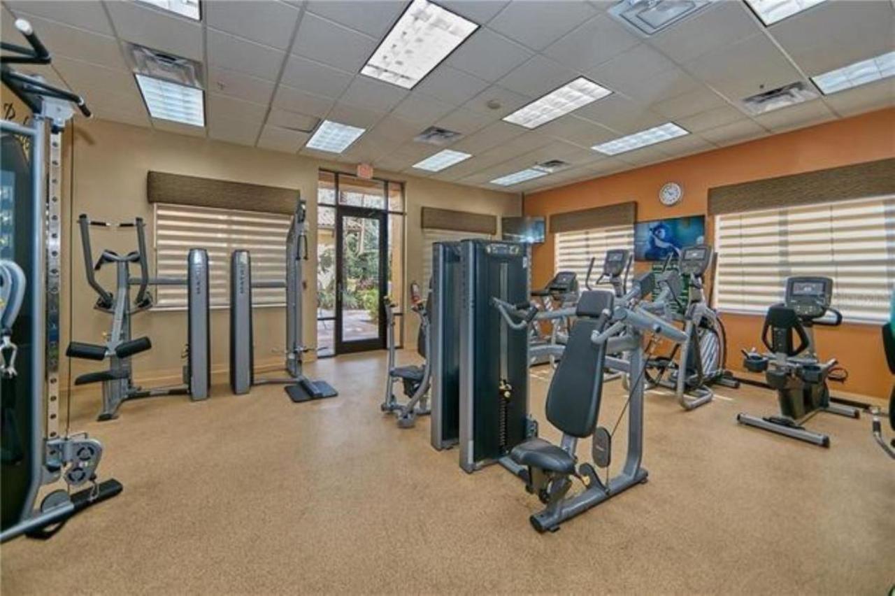 Designer 3br/2ba Corner - & Universal Apartment