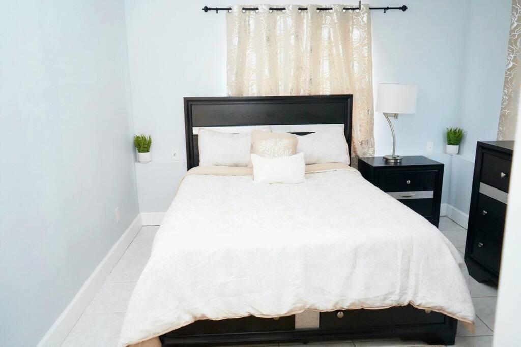 Beautifully Redone 3 Bedroom In Heart Of