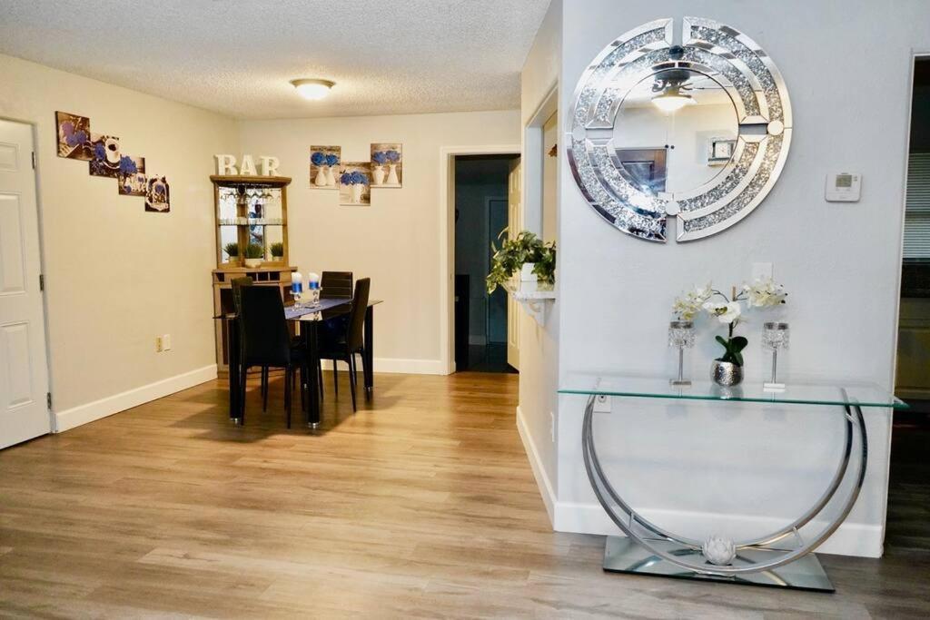 Holiday home Beautifully Redone 3 Bedroom In Heart Of *