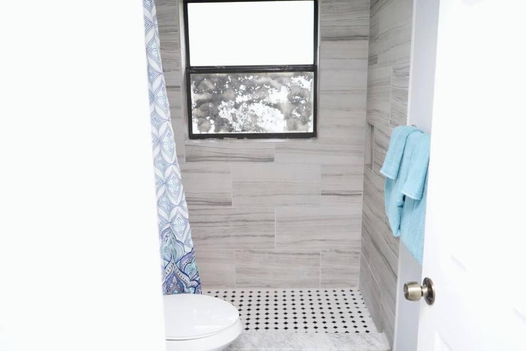 Beautifully Redone 3 Bedroom In Heart Of * Orlando