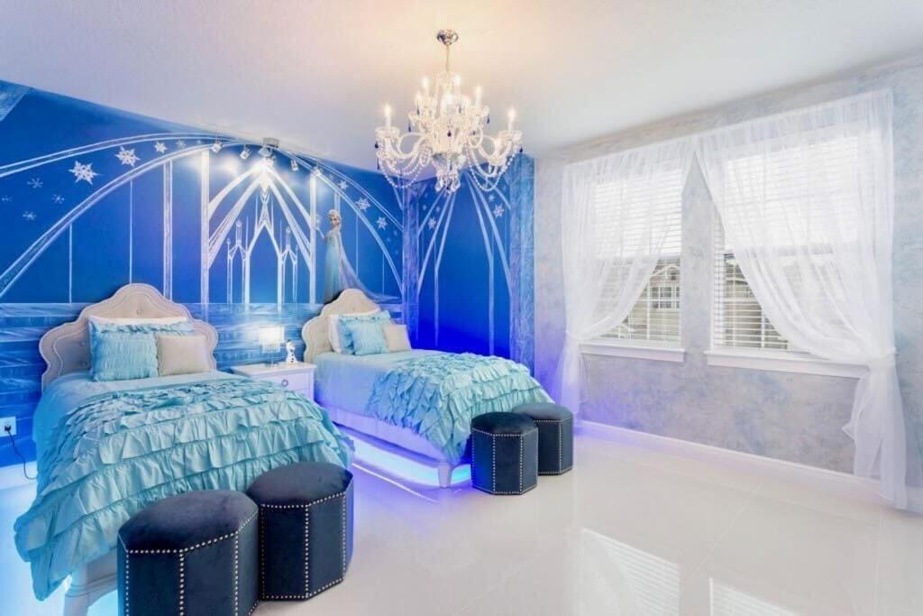 7601 Villa- Private Pool -spa- Game Room- Luxury Themed