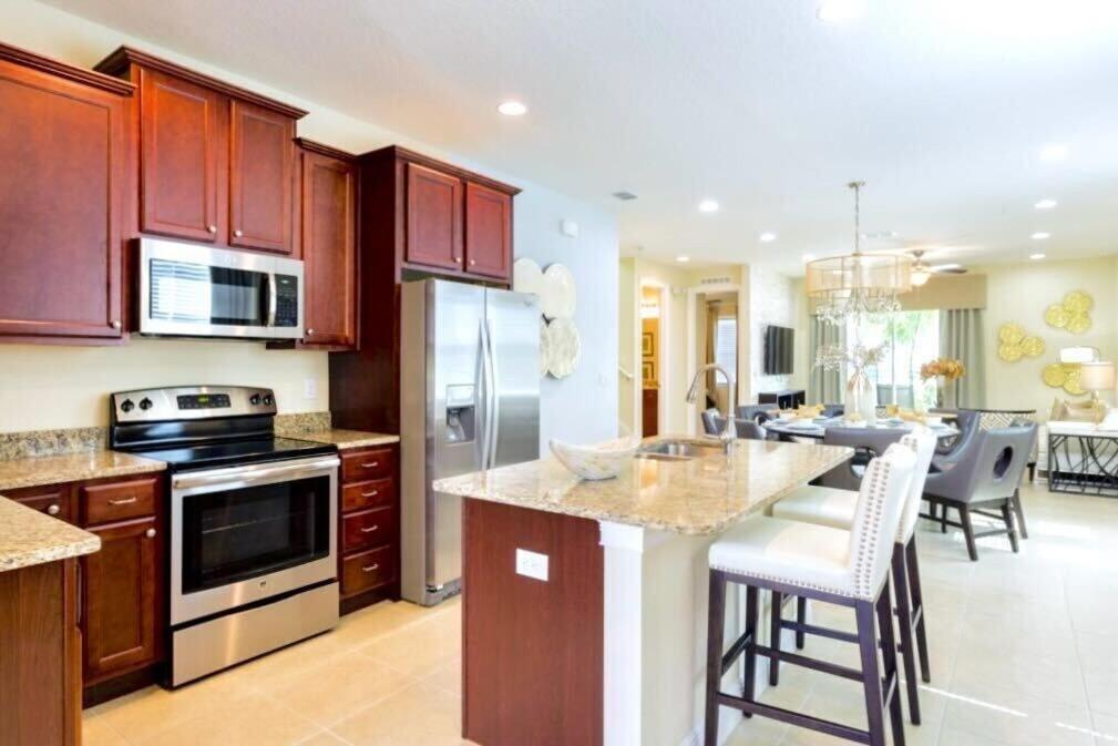 7601 Villa- Private Pool -spa- Game Room- Luxury Themed *