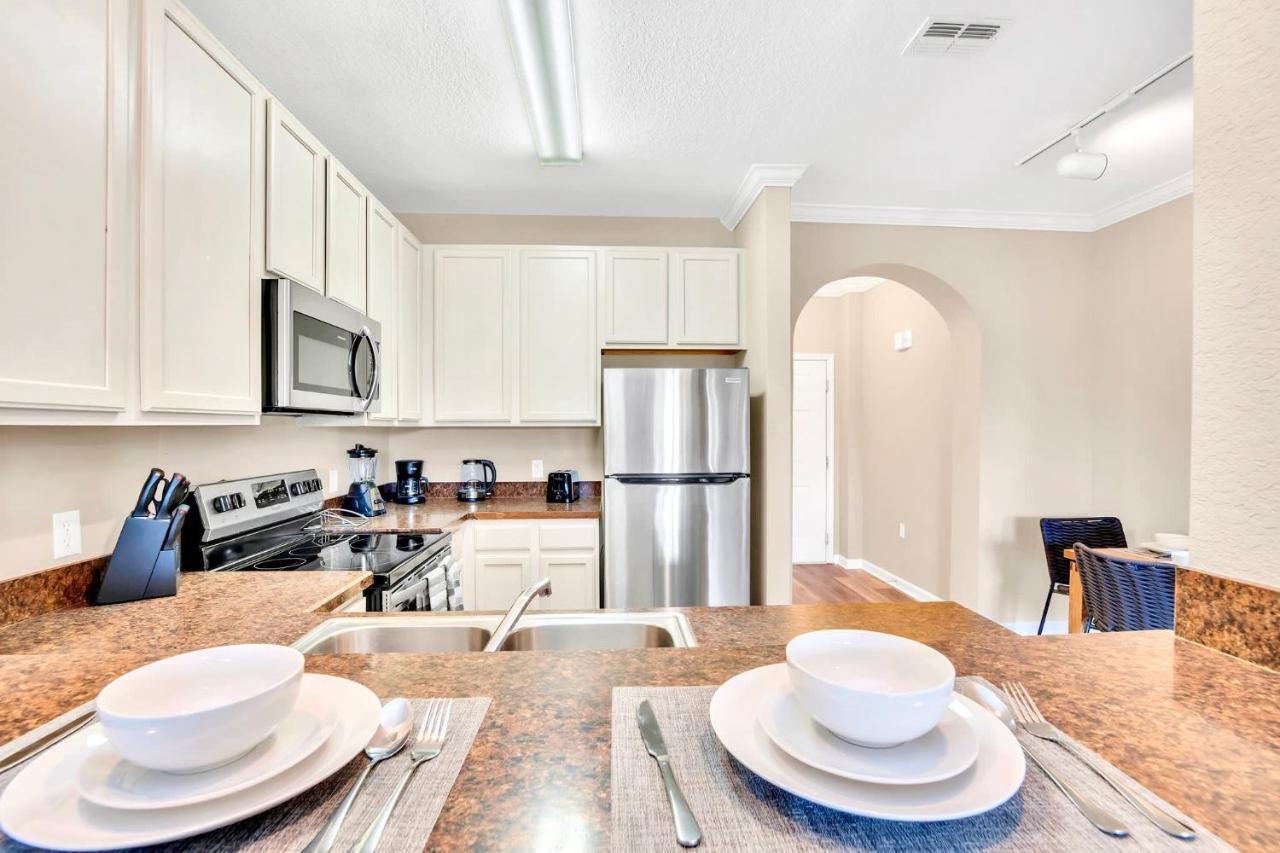 2br - W Hot Tub & Pool - Near *