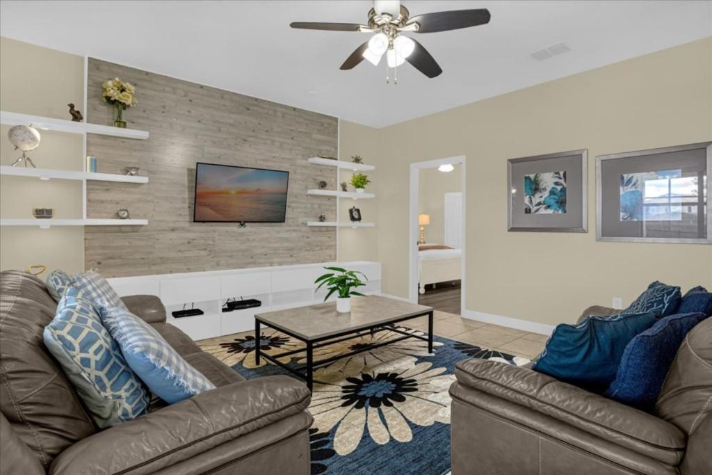 5 Bedrooms- 4,5 Bathrooms- Champions Gate1404 Mv *