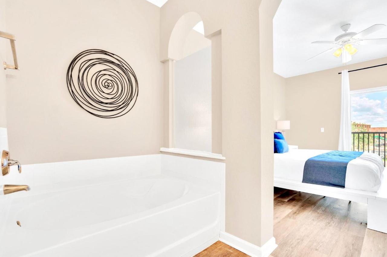 2br - W Hot Tub & Pool - Near *