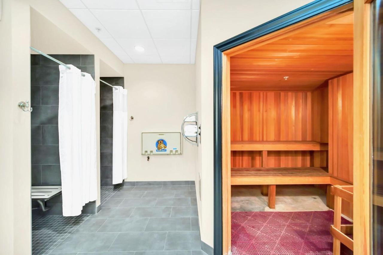 2br - W Hot Tub & Pool - Near *