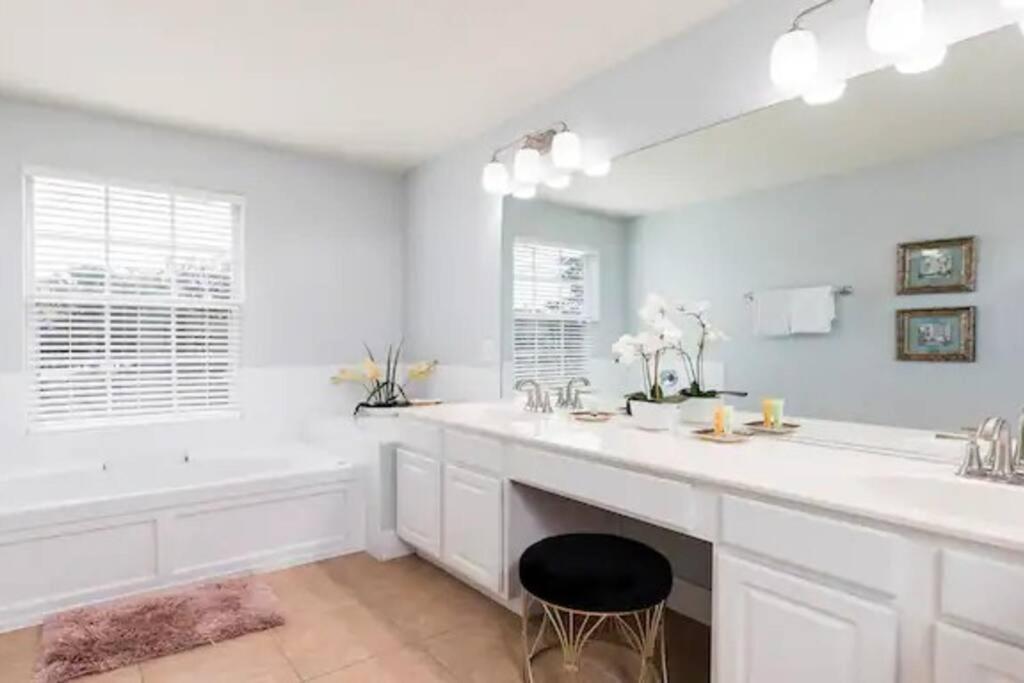 Cozy Themed 6 Br/4 Ba, Close To * Orlando