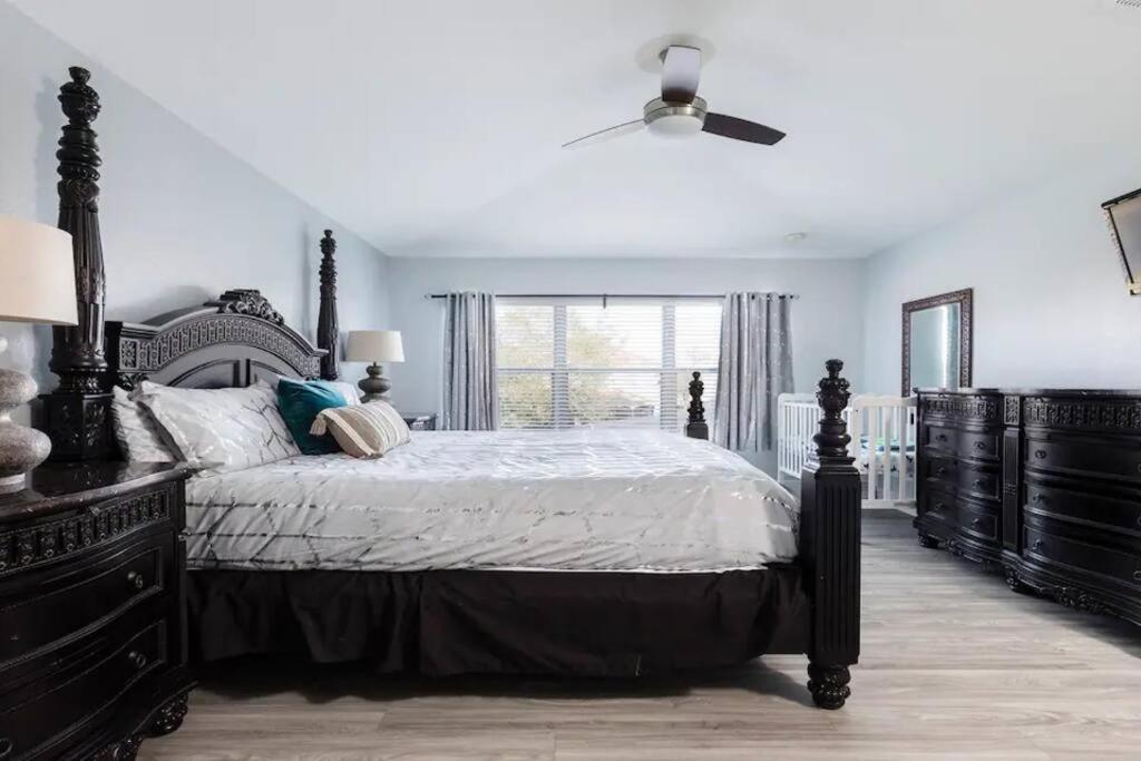 Holiday home Cozy Themed 6 Br/4 Ba, Close To