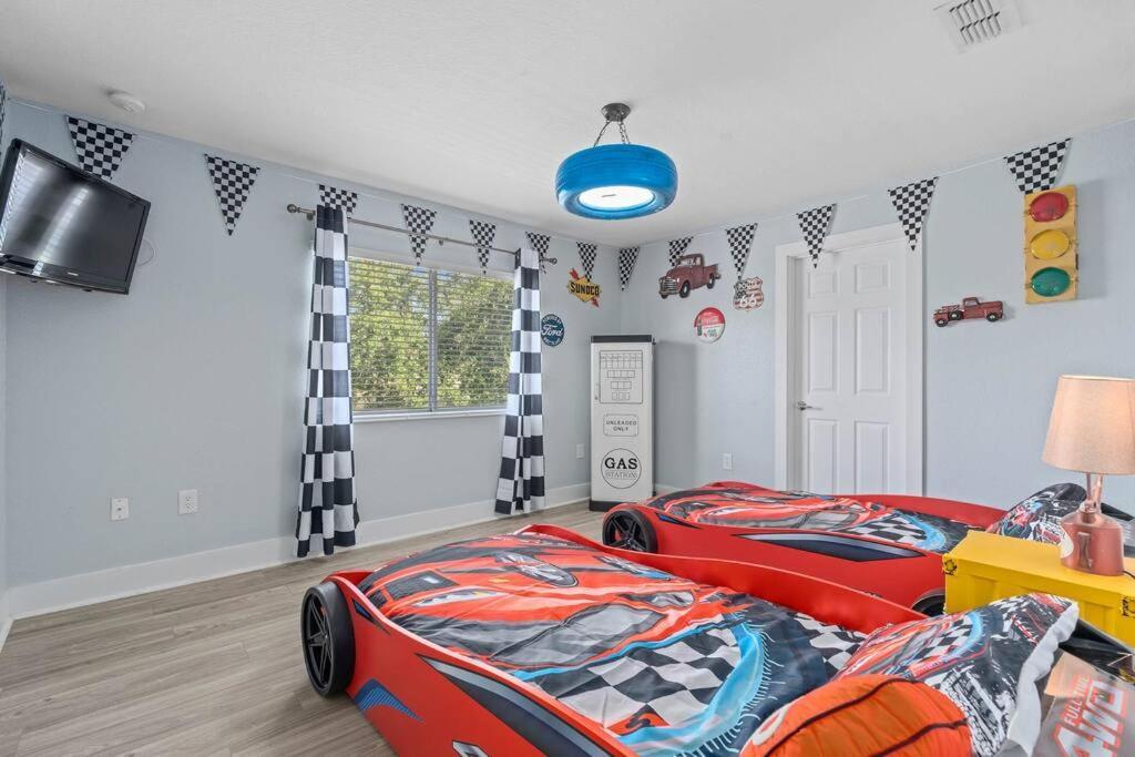 Cozy Themed 6 Br/4 Ba, Close To Holiday home