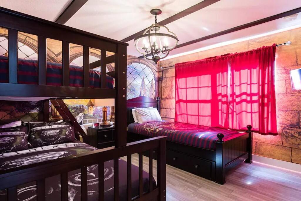 Cozy Themed 6 Br/4 Ba, Close To Holiday home *
