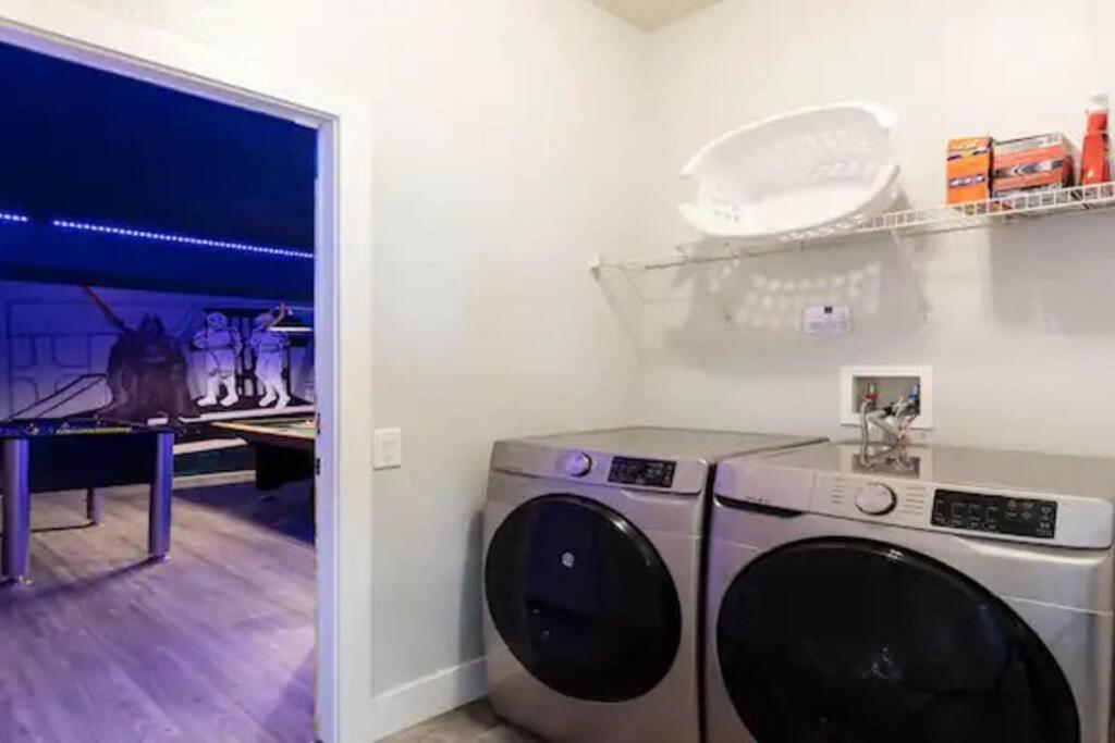 Cozy Themed 6 Br/4 Ba, Close To