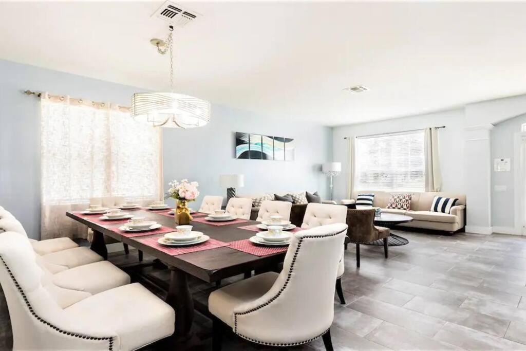 Cozy Themed 6 Br/4 Ba, Close To Holiday home