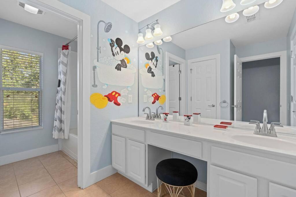Cozy Themed 6 Br/4 Ba, Close To * Orlando