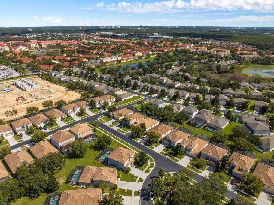 Cozy Themed 6 Br/4 Ba, Close To * Orlando