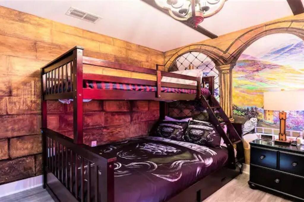 Holiday home Cozy Themed 6 Br/4 Ba, Close To