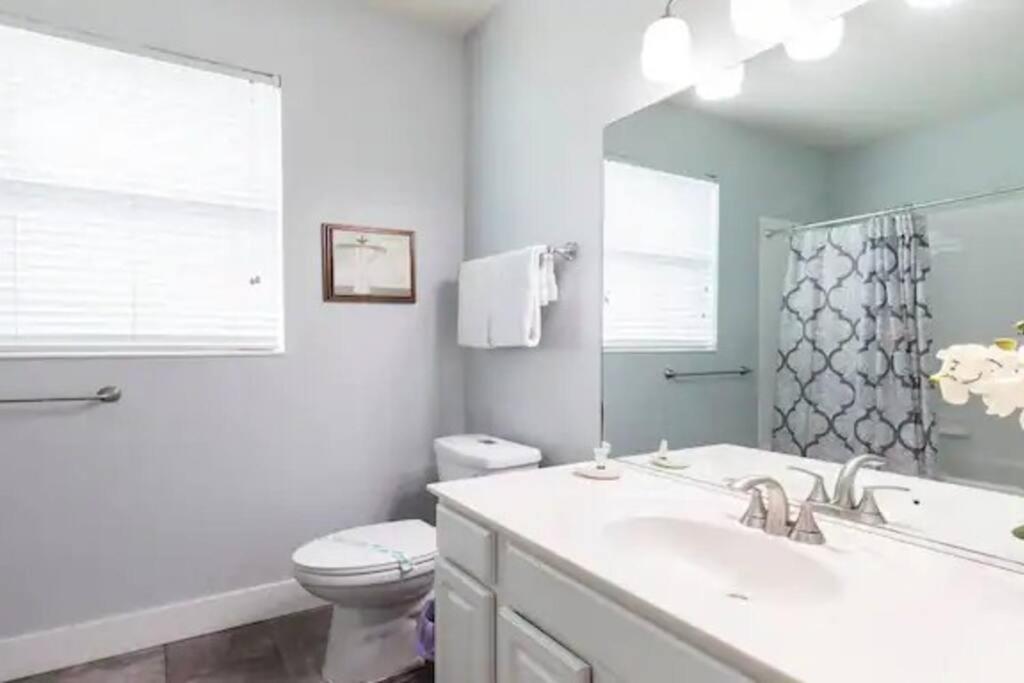 Cozy Themed 6 Br/4 Ba, Close To *