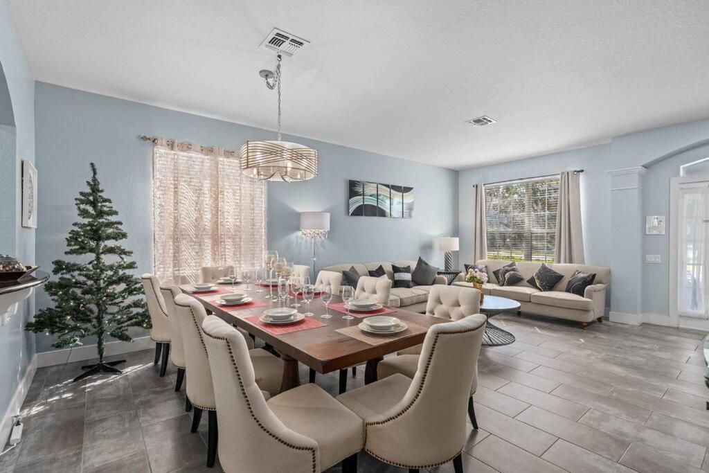 Cozy Themed 6 Br/4 Ba, Close To Holiday home *