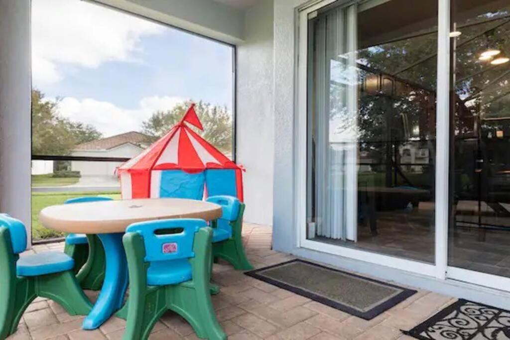 Cozy Themed 6 Br/4 Ba, Close To Orlando
