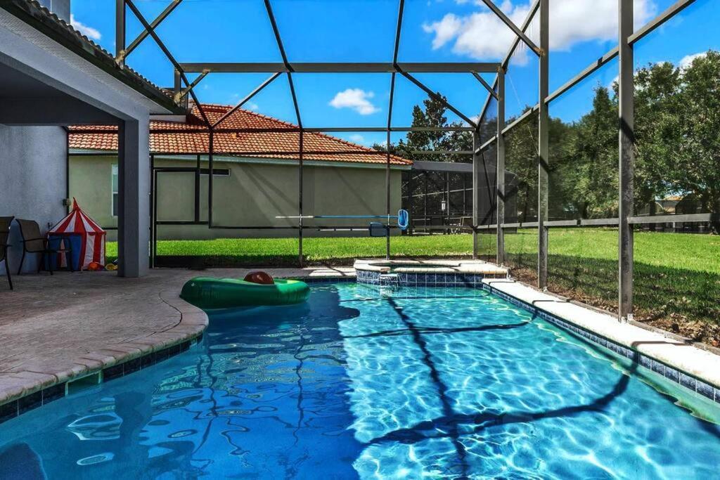 Cozy Themed 6 Br/4 Ba, Close To Holiday home *