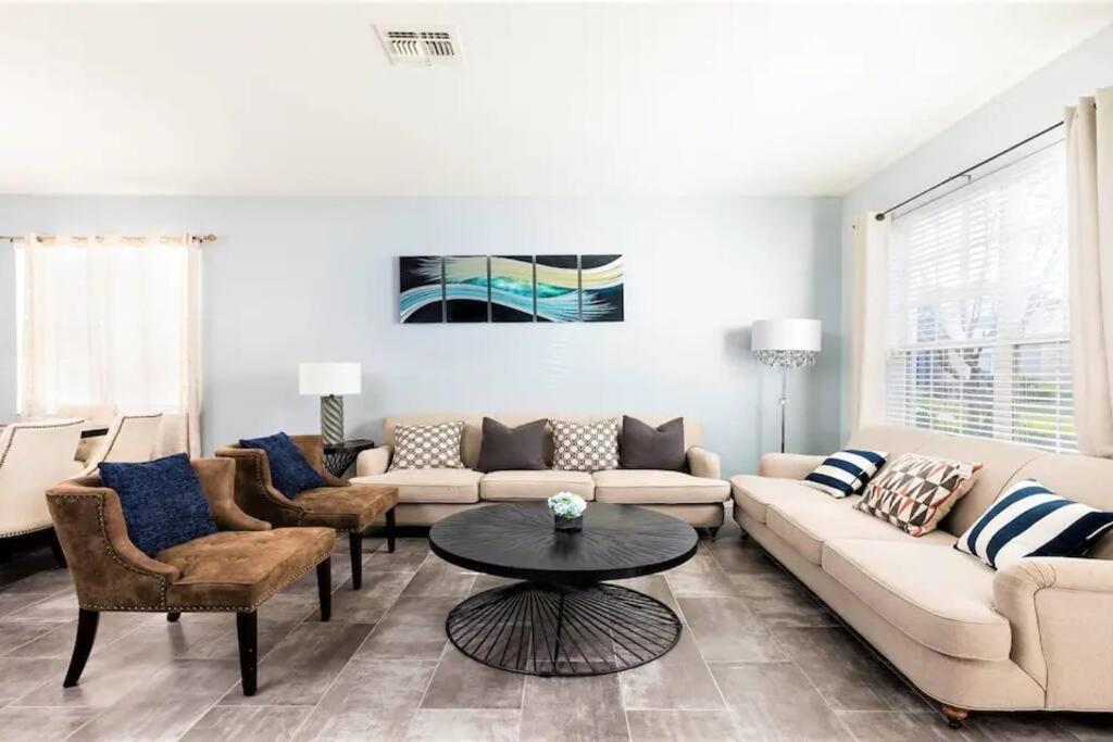 Cozy Themed 6 Br/4 Ba, Close To Orlando